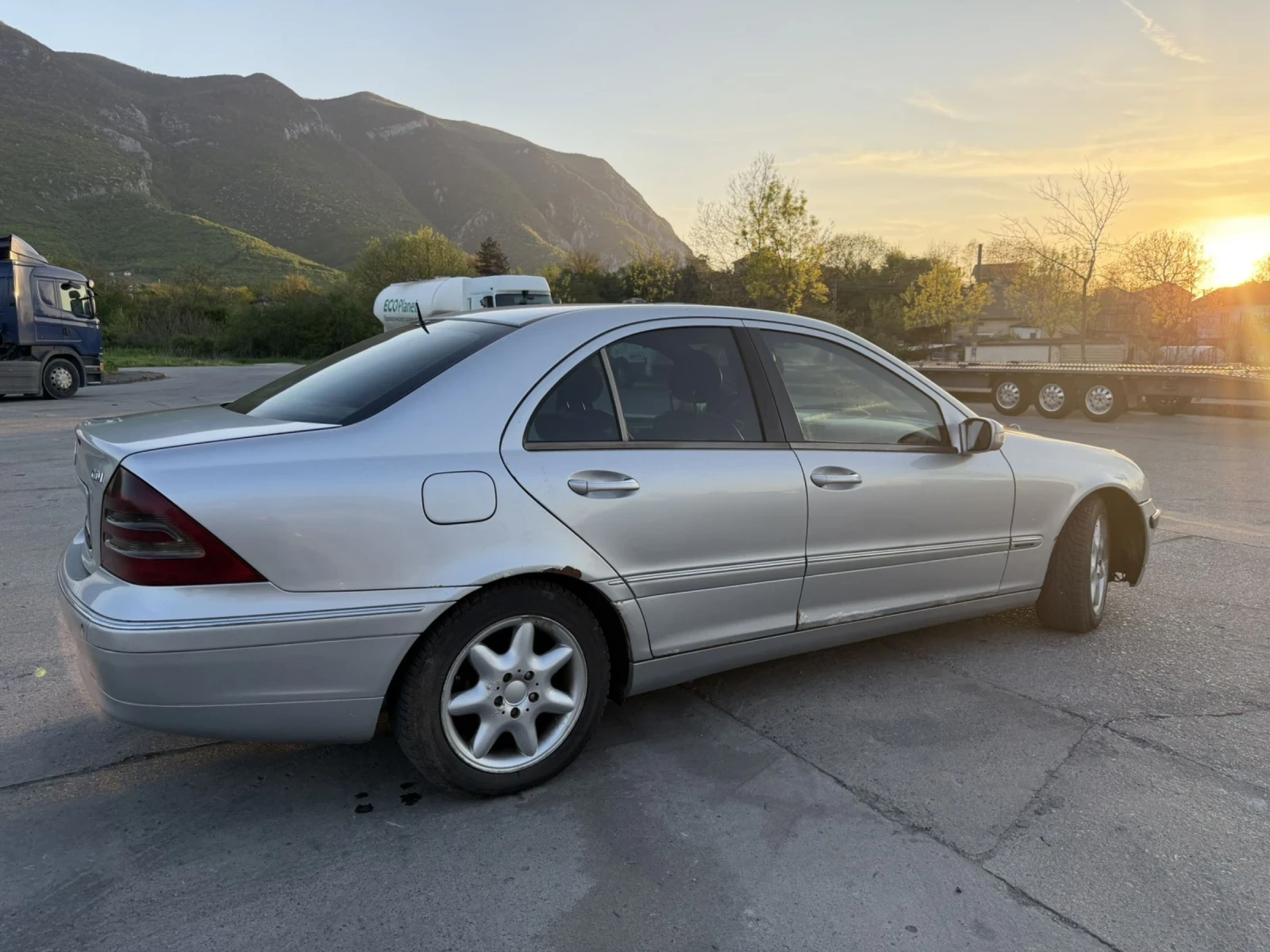 Mercedes-Benz C 220, снимка 5 - Автомобили и джипове - 54338142