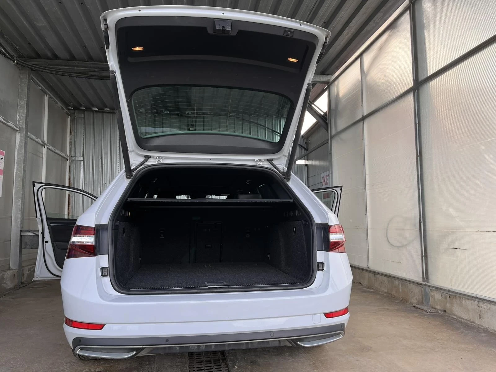 Skoda Superb SportLine, снимка 6 - Автомобили и джипове - 54671734