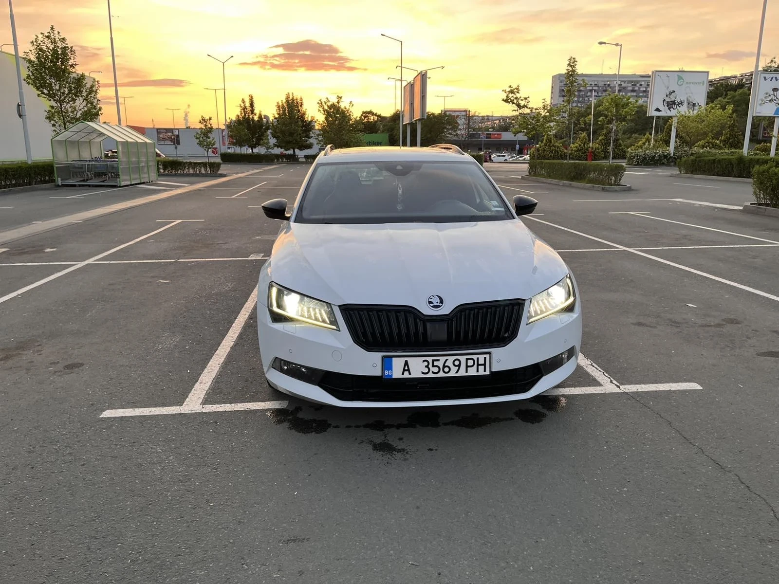 Skoda Superb SportLine, снимка 3 - Автомобили и джипове - 54671734