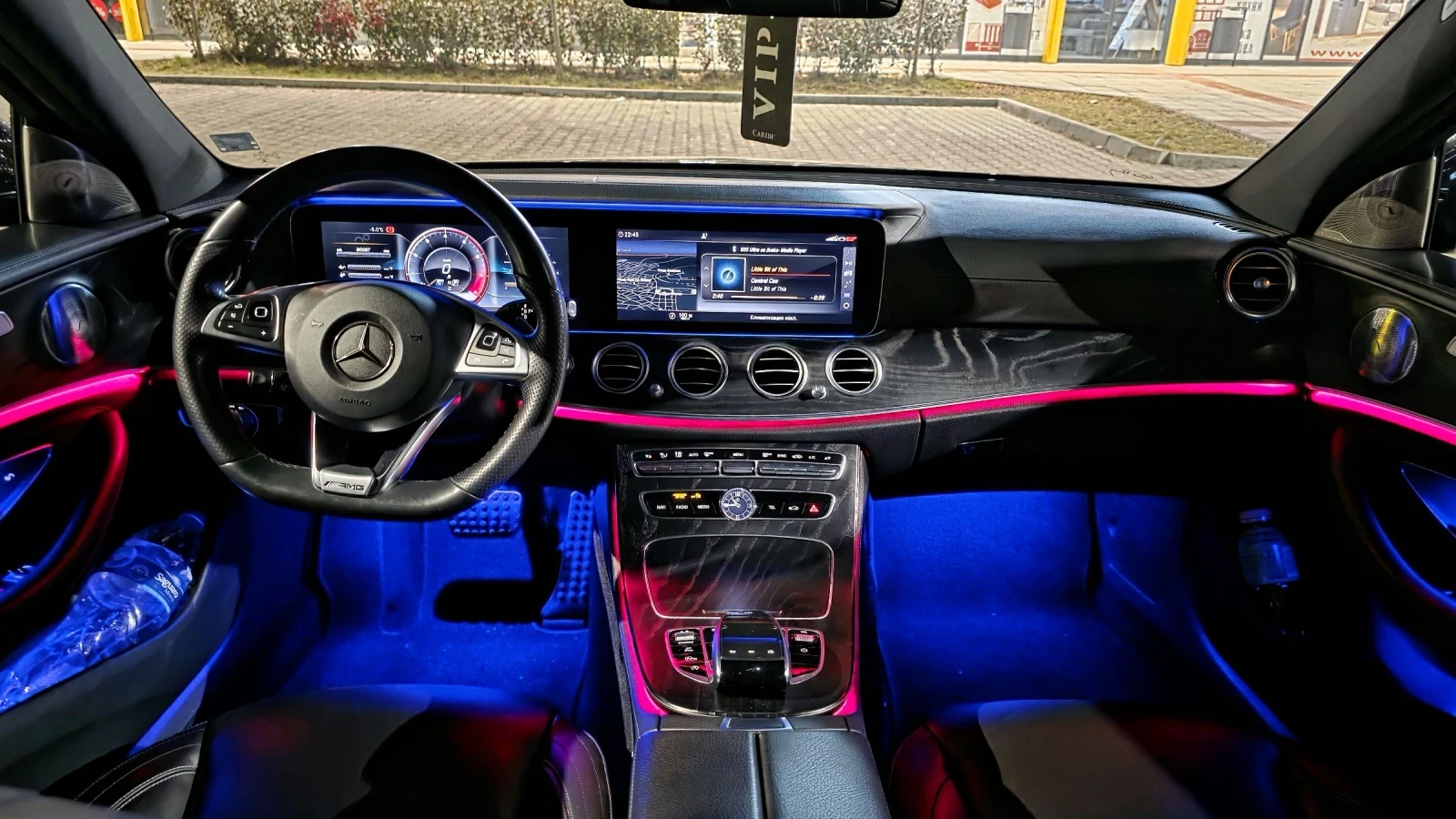 Mercedes-Benz E 220 Mercedes-Benz E 220 d AMG Line / Double Panorama /, снимка 8 - Автомобили и джипове - 54681329