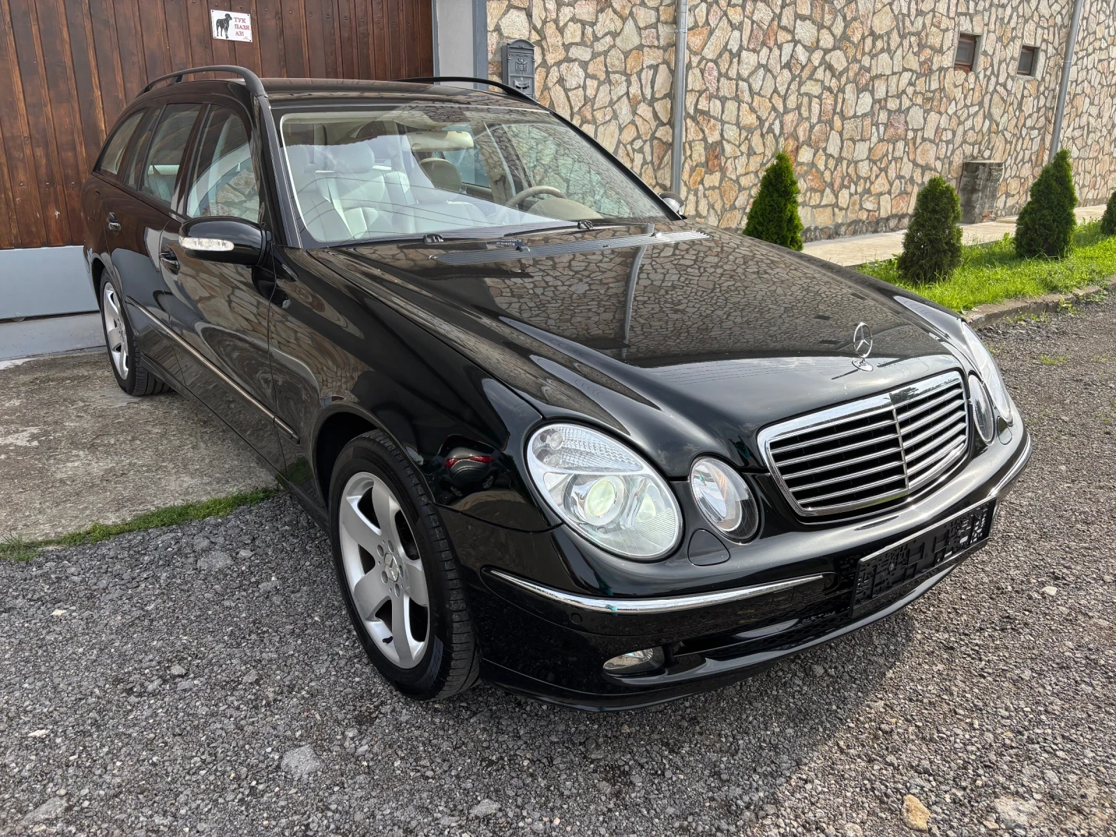 Mercedes-Benz E 500 V8 4MATIC AVANTGARDE SWISS 