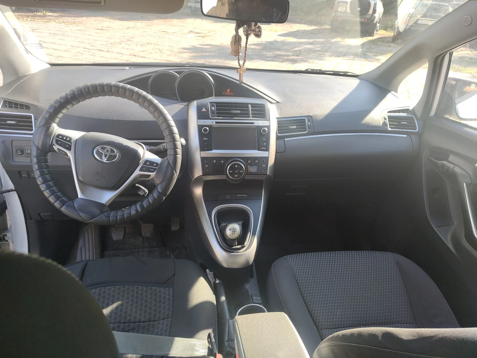 Toyota Verso, снимка 11 - Автомобили и джипове - 55238680