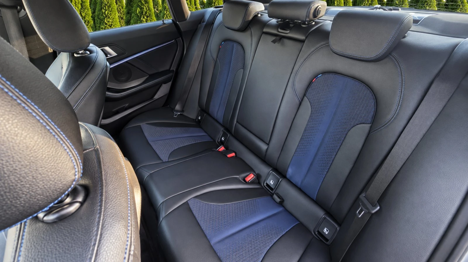 BMW 2 Gran Coupe 220D X Drive, снимка 11 - Автомобили и джипове - 55954159