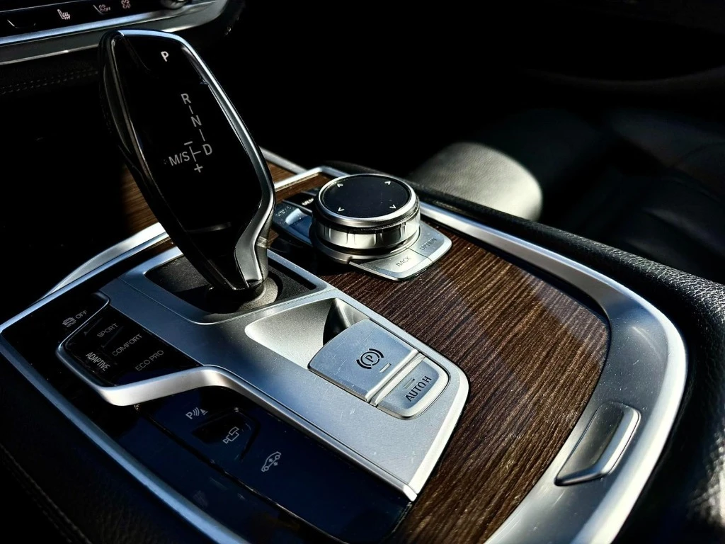 BMW 740 Long* b58* Led, снимка 11 - Автомобили и джипове - 55955603