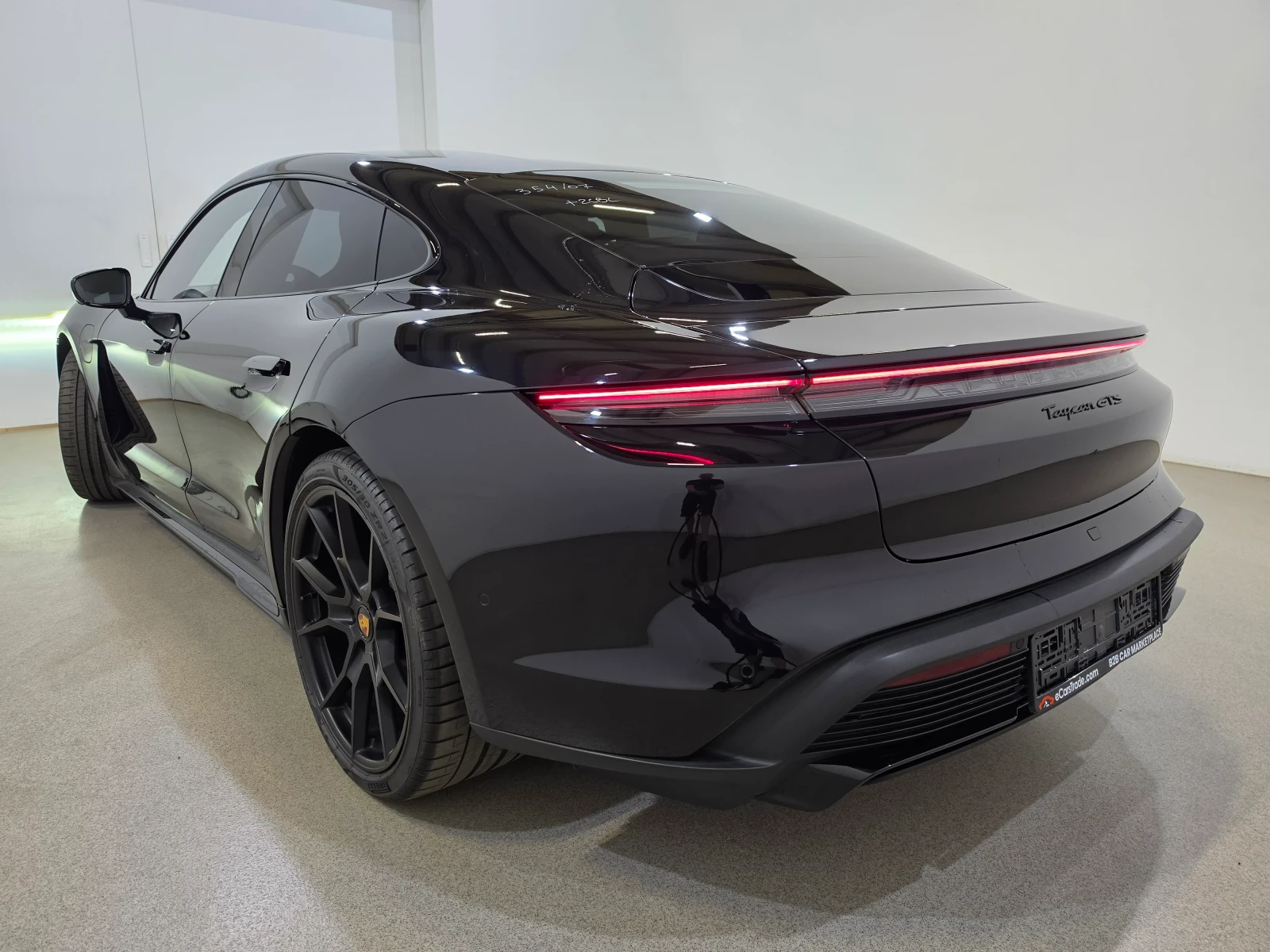 Porsche Taycan GTS LED-Matrix Virtual Sport-Chrono 90% SoH, снимка 4 - Автомобили и джипове - 56322455