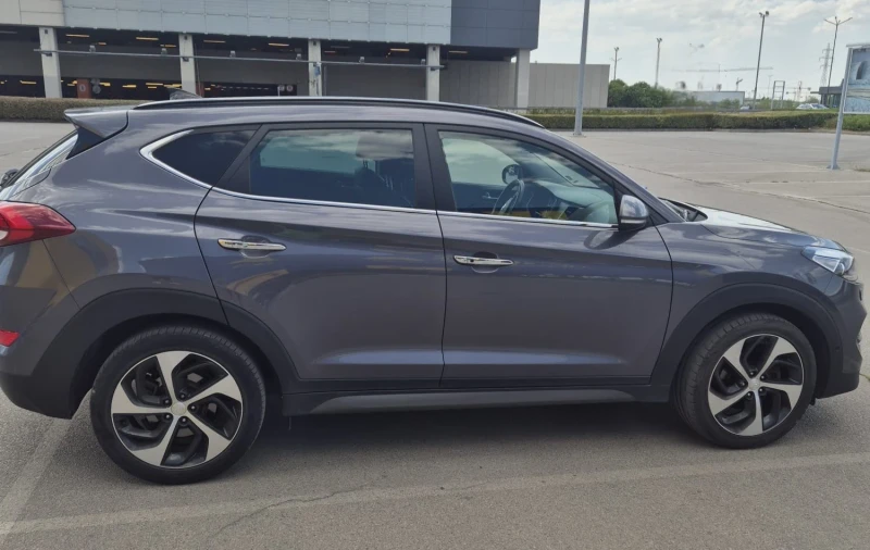 Hyundai Tucson 2.0 CRDi 4WD Premium 87k km, снимка 3 - Автомобили и джипове - 52027101