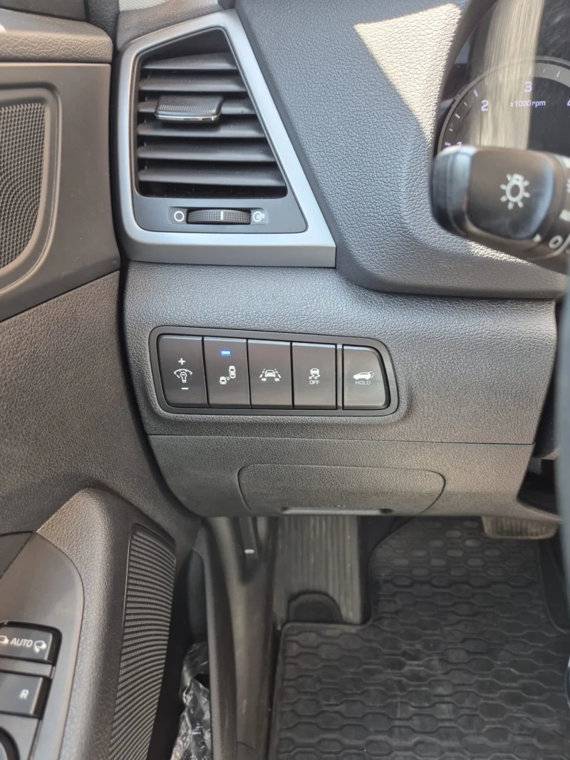Hyundai Tucson 2.0 CRDi 4WD Premium 87k km, снимка 7 - Автомобили и джипове - 52027101