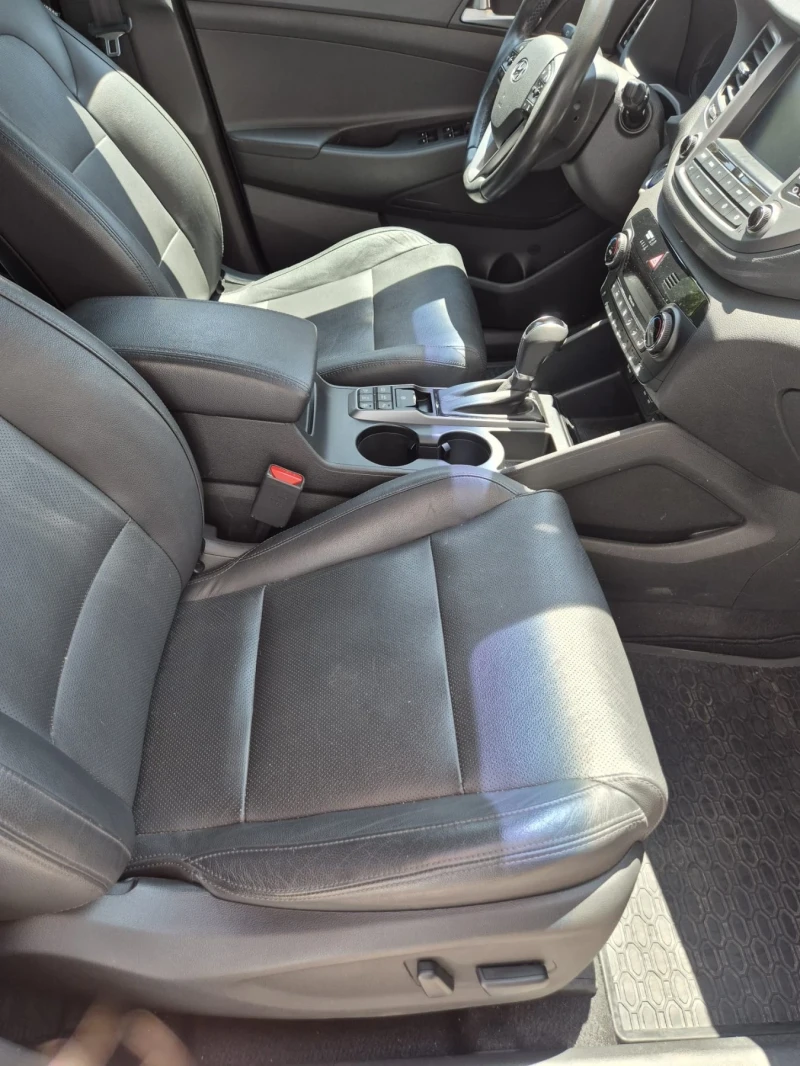 Hyundai Tucson 2.0 CRDi 4WD Premium 87k km, снимка 10 - Автомобили и джипове - 52027101