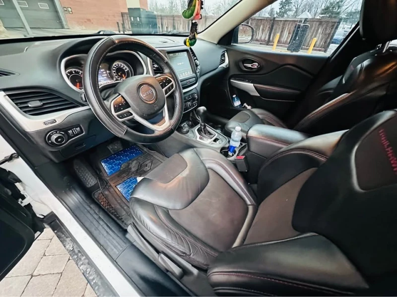 Jeep Cherokee * * Trailhawk* * AWD* * CARFAX* * , снимка 7 - Автомобили и джипове - 53032565