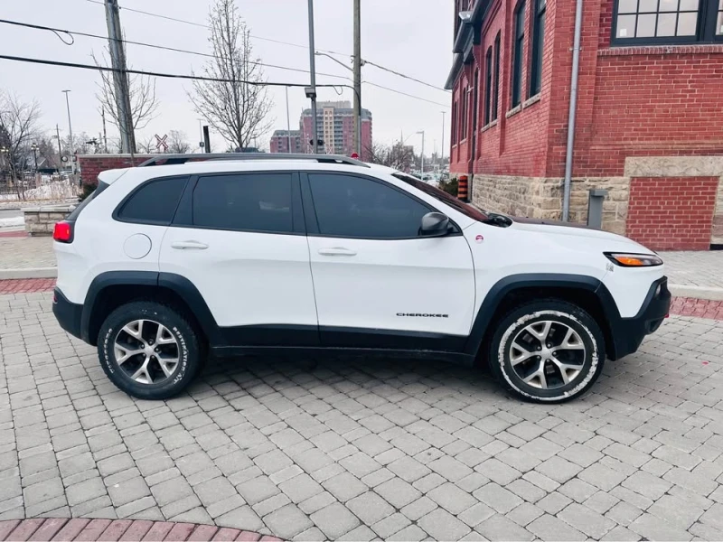 Jeep Cherokee * * Trailhawk* * AWD* * CARFAX* * , снимка 3 - Автомобили и джипове - 53032565