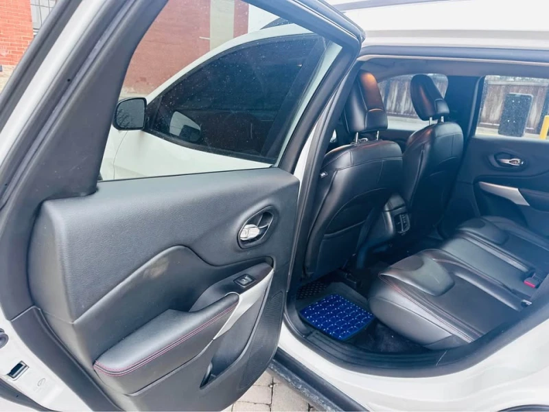 Jeep Cherokee * * Trailhawk* * AWD* * CARFAX* * , снимка 8 - Автомобили и джипове - 53032565