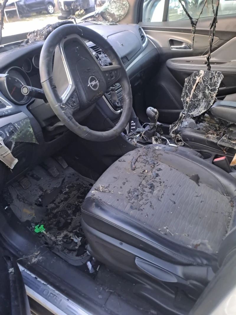 Opel Mokka 1.7cdti, снимка 9 - Автомобили и джипове - 53559384