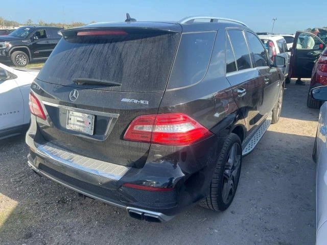 Mercedes-Benz ML 63 AMG Distronic Plus* HarmonKardon* Designo* Обдух* Подг, снимка 3 - Автомобили и джипове - 47965799