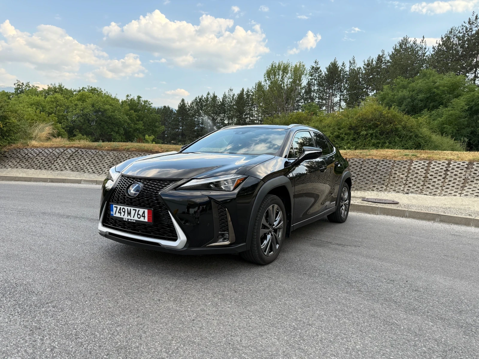 Lexus UX 250h F-sport 4x4, снимка 1