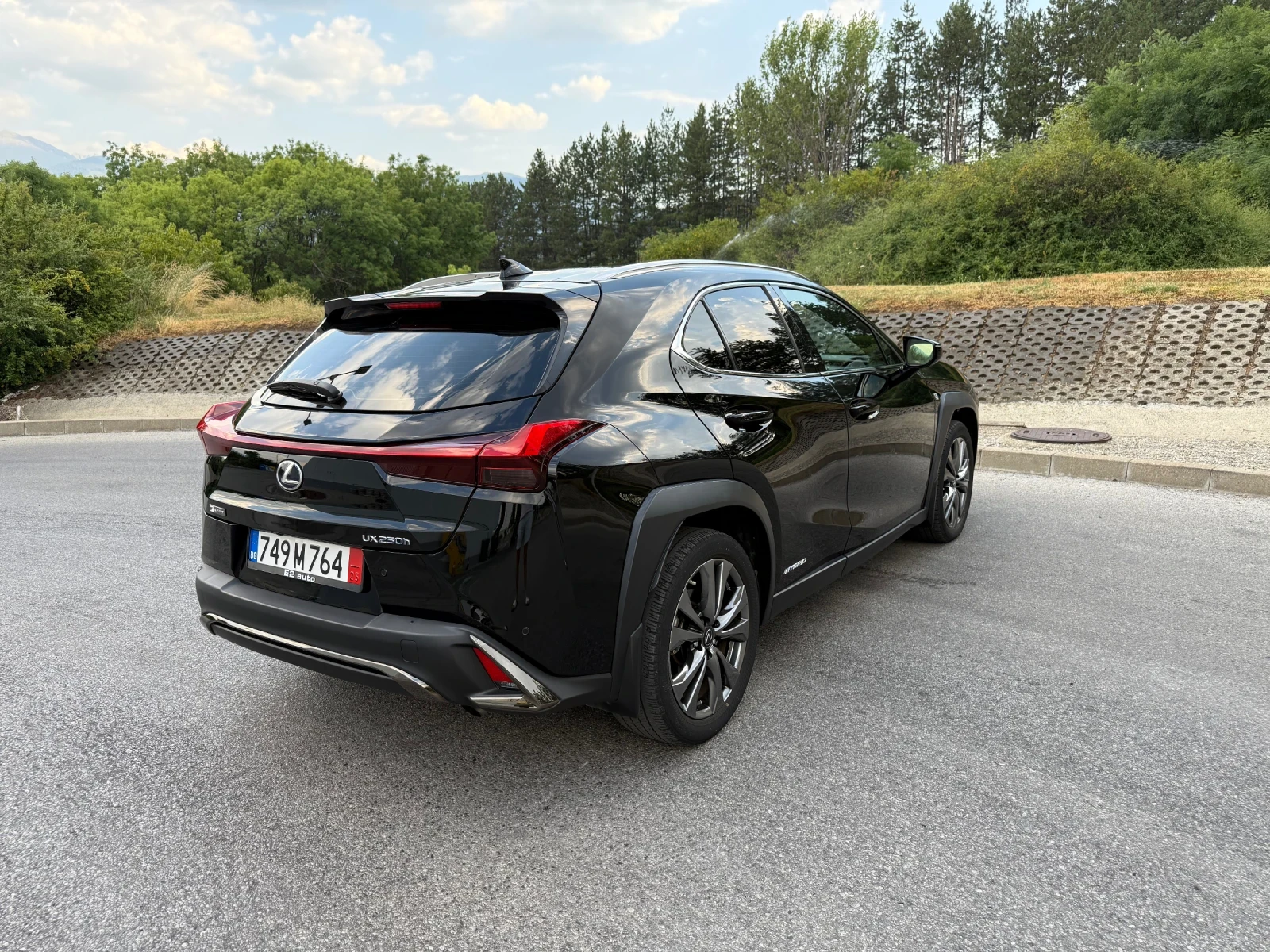 Lexus UX 250h F-sport 4x4 - изображение 5