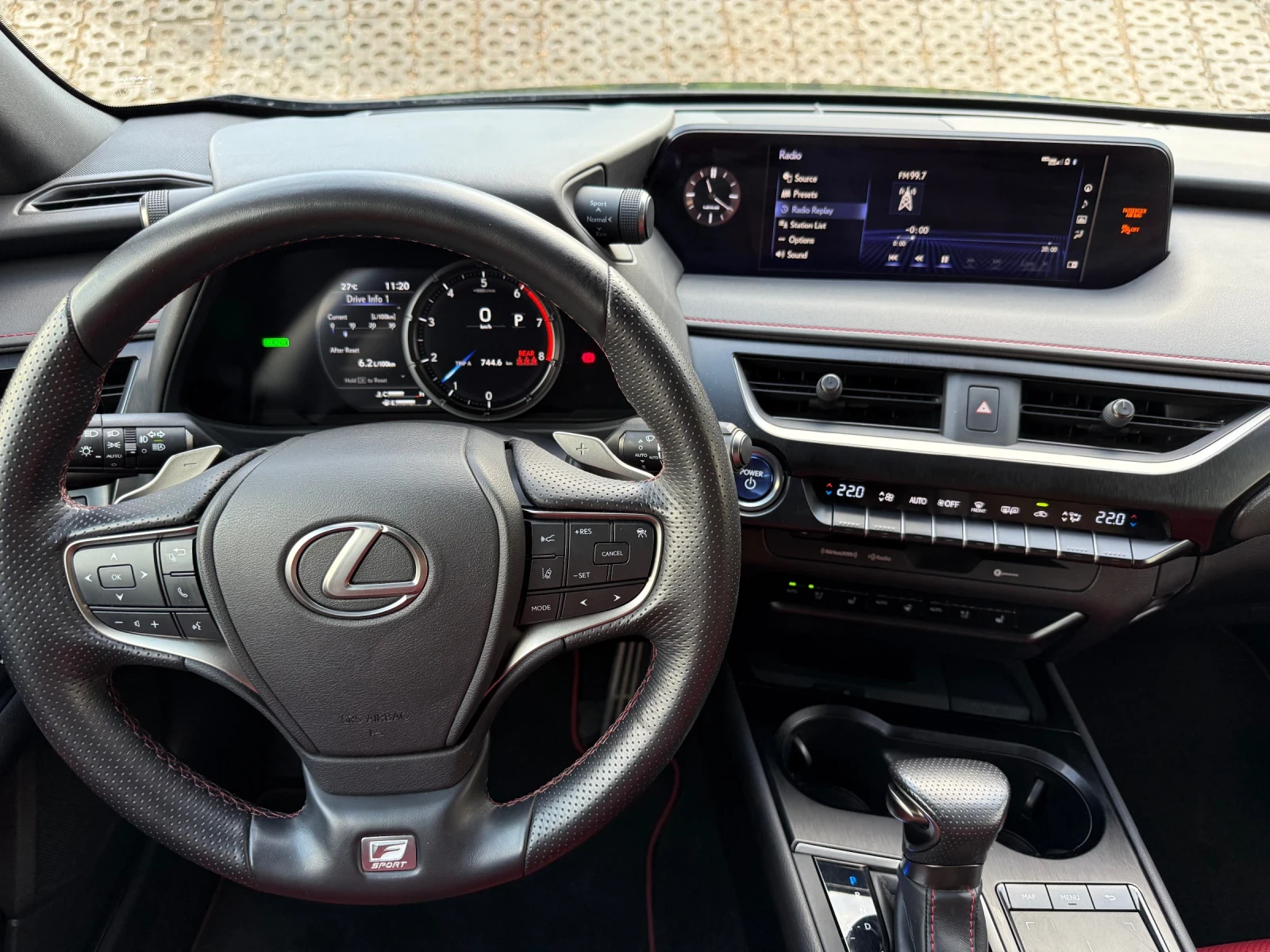 Lexus UX 250h F-sport 4x4 - изображение 6
