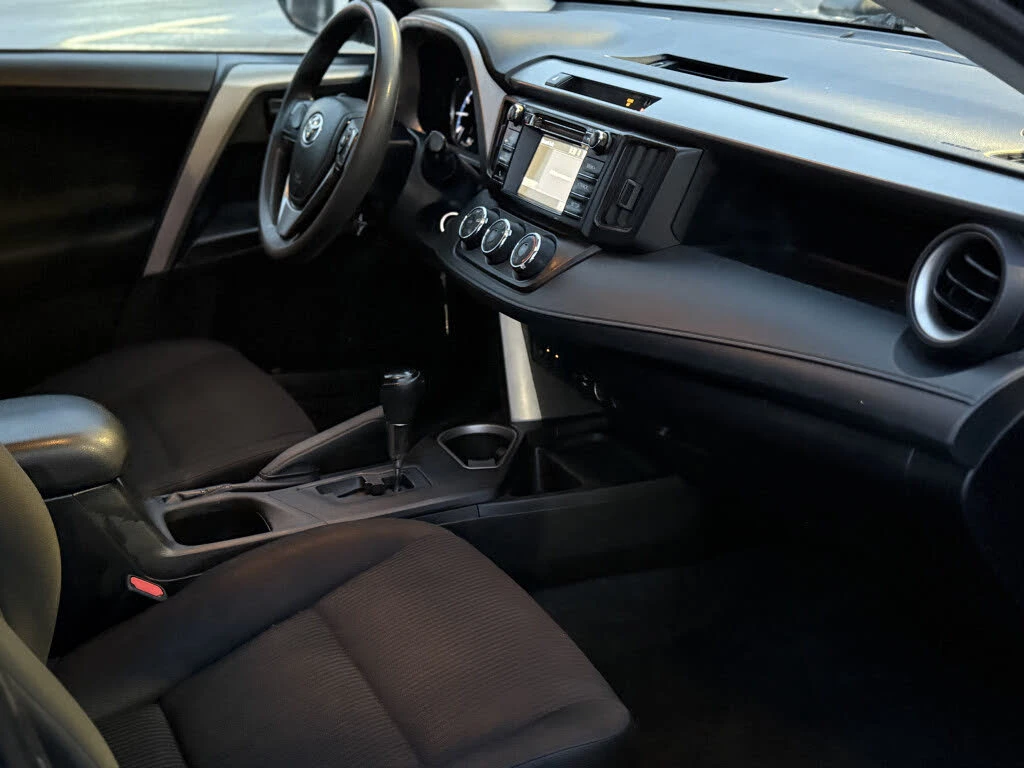 Toyota Rav4  LE AWD, снимка 13 - Автомобили и джипове - 54711590