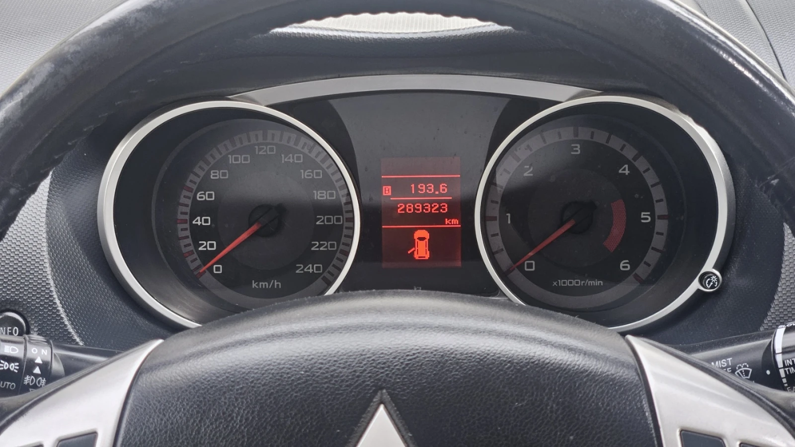 Mitsubishi Outlander 2.0 DI-D, снимка 13 - Автомобили и джипове - 54736615