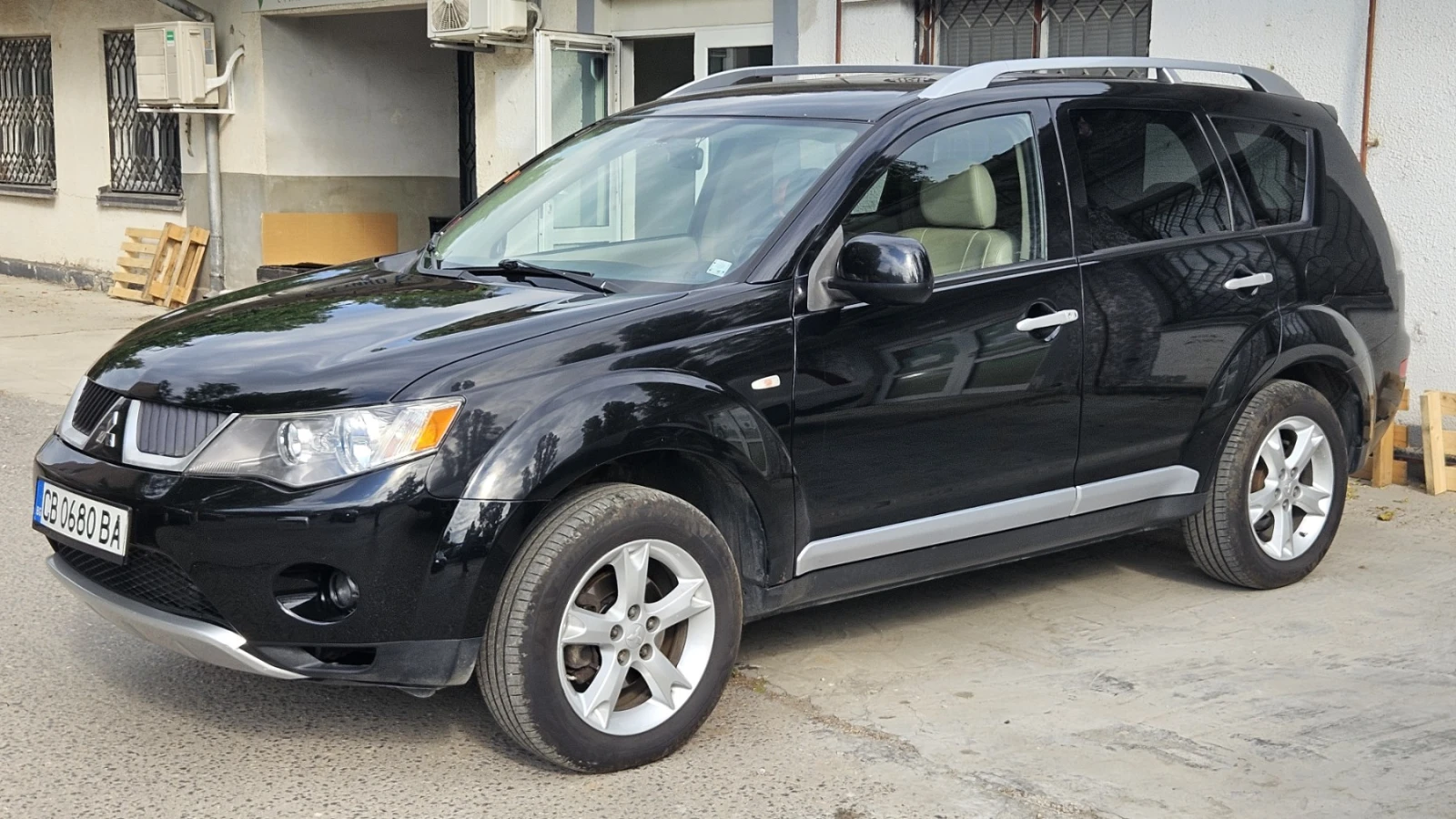Mitsubishi Outlander 2.0 DI-D, снимка 3 - Автомобили и джипове - 54736615