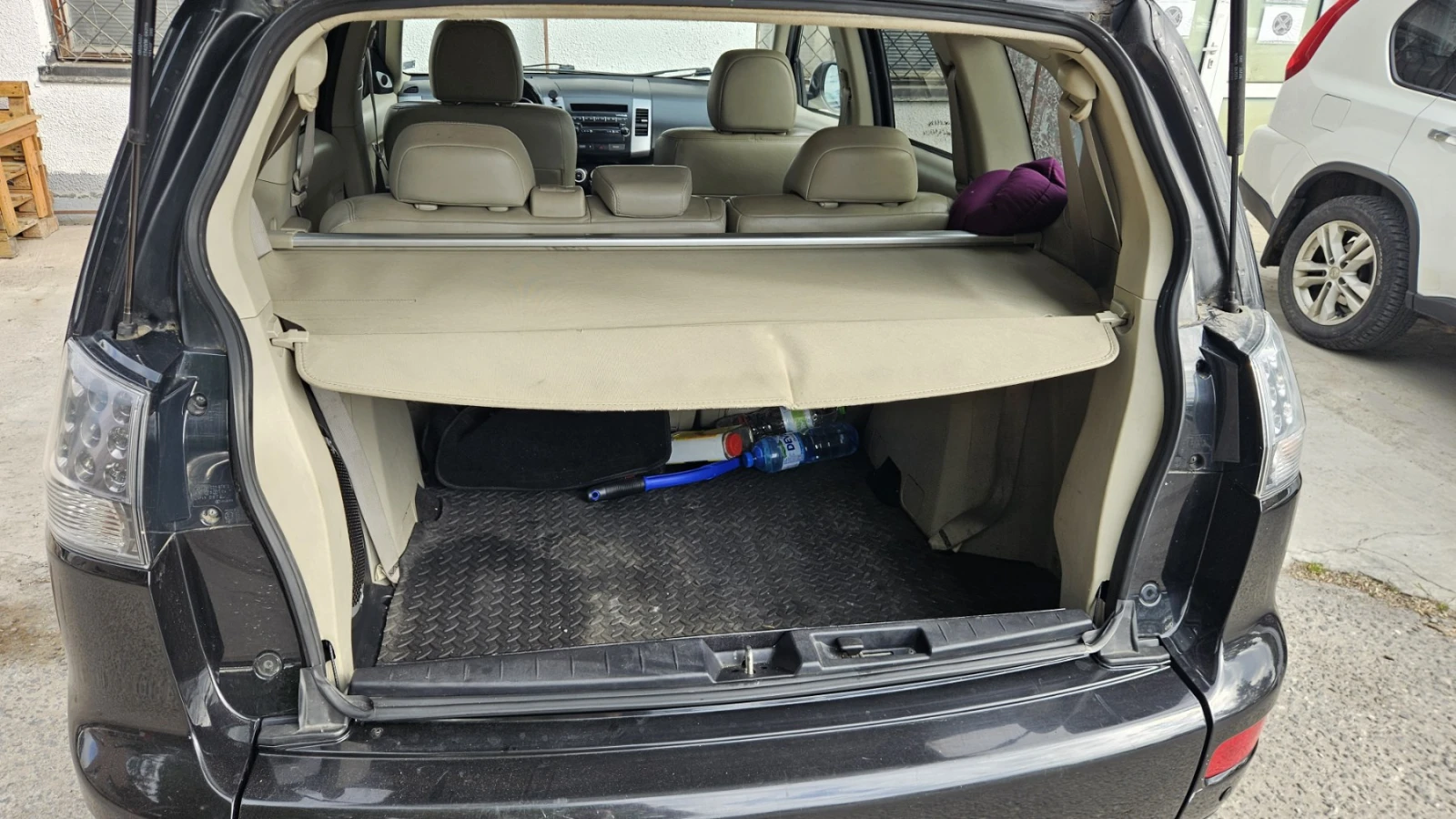 Mitsubishi Outlander 2.0 DI-D, снимка 8 - Автомобили и джипове - 54736615