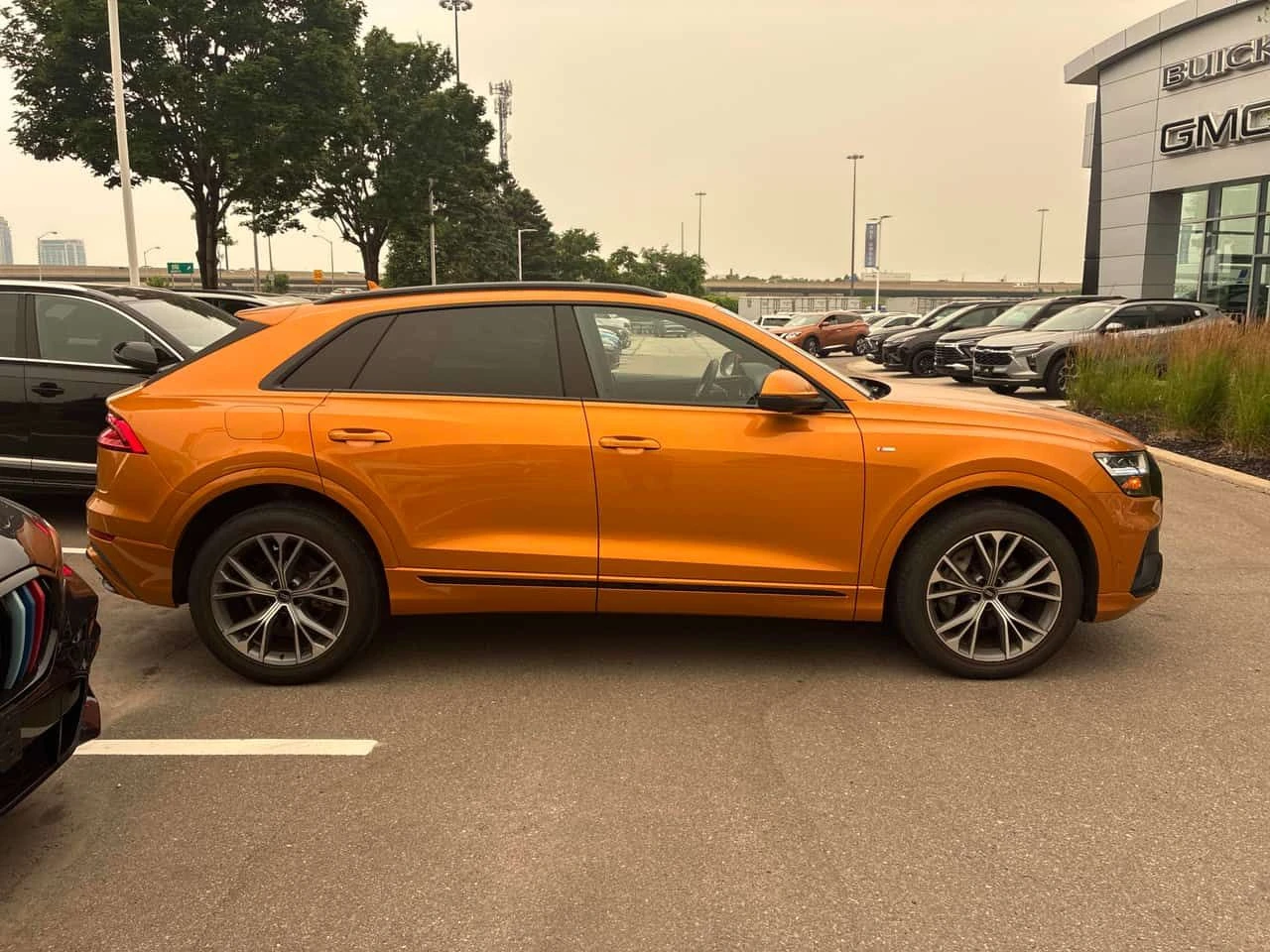 Audi Q8 * Progressiv * CARFAX * 360 КАМЕРА * ОБДУХВАНЕ * , снимка 16 - Автомобили и джипове - 55316651