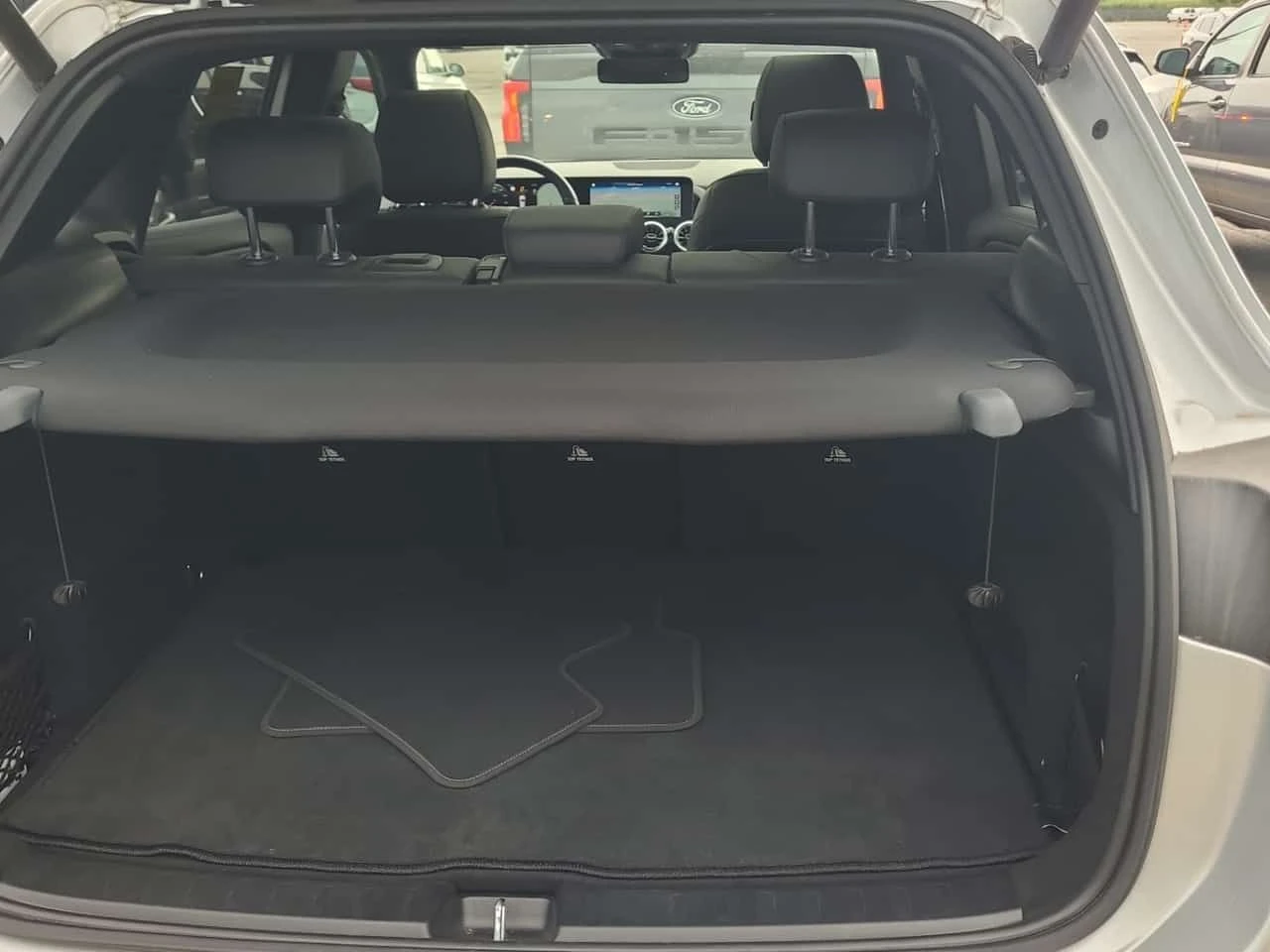 Mercedes-Benz GLA 250 CARFAX/Кожа/Подгрев/ПАНОРАМА/АМБИЕНТНО/, снимка 14 - Автомобили и джипове - 55619480