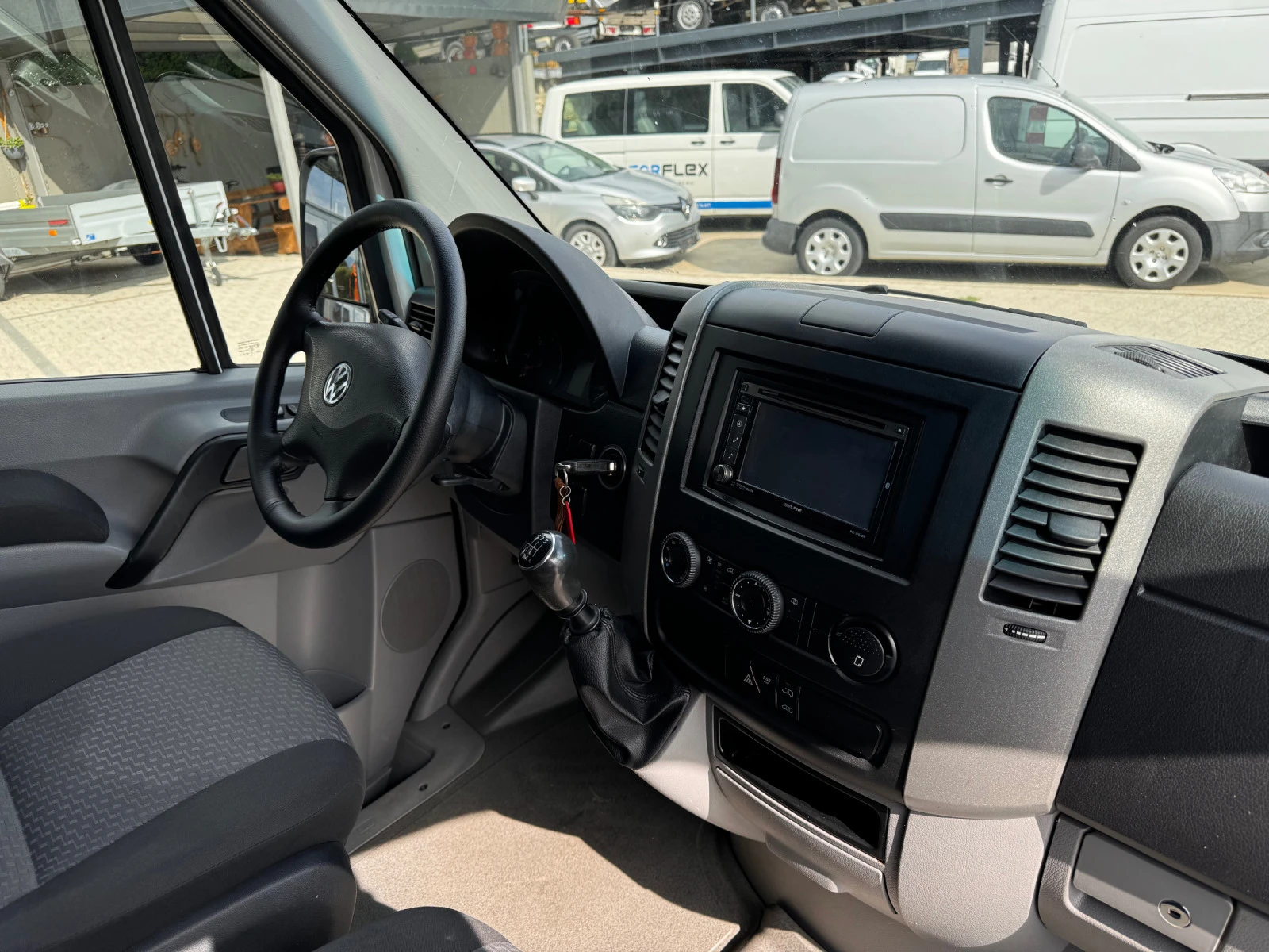 VW Crafter 2.0TDI MAXI Падащ борд Клима  - изображение 8