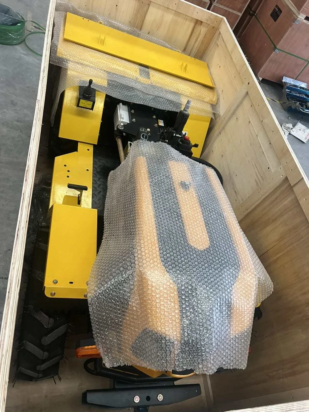 Трактор Друга марка 18к.с. с инвентар  - изображение 2