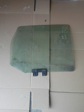 Стъкло задно дясно Мицубиши Колт 4вр. 06г.