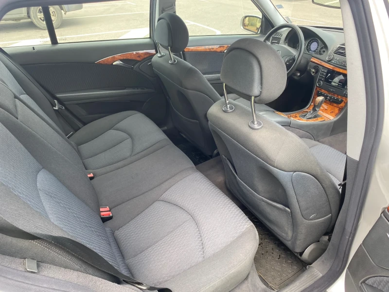 Mercedes-Benz E 220 Елеганс, снимка 8 - Автомобили и джипове - 51948715