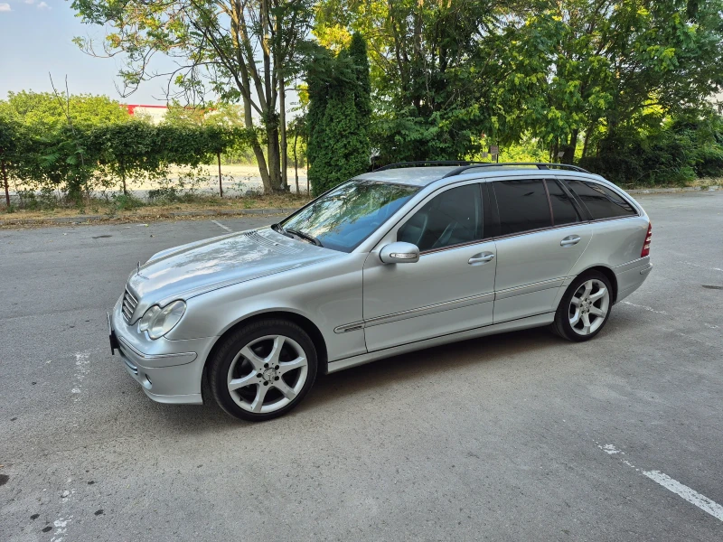 Mercedes-Benz C 220 Фейслифт  Навигация AMG, снимка 3 - Автомобили и джипове - 51843280