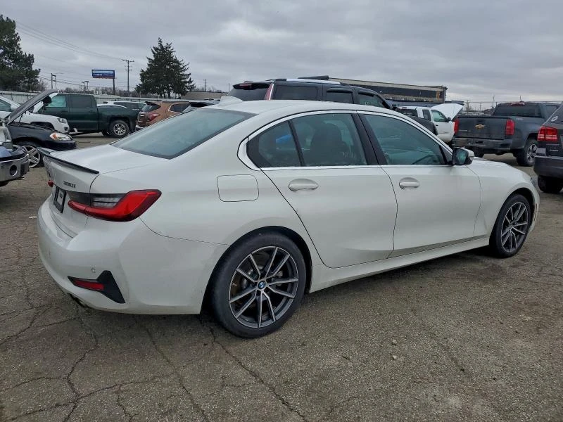 BMW 330 2.0L 4 All wheel drive, снимка 8 - Автомобили и джипове - 53144383