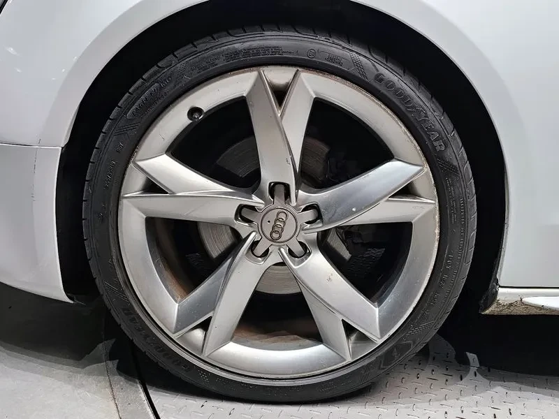 Audi A5 2.0L  TDI QUATTRO, снимка 4 - Автомобили и джипове - 54723816