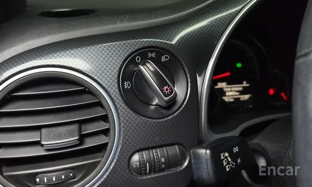 VW Beetle 2.0 TDI Premium* Люк* Подгрев, снимка 14 - Автомобили и джипове - 56688032