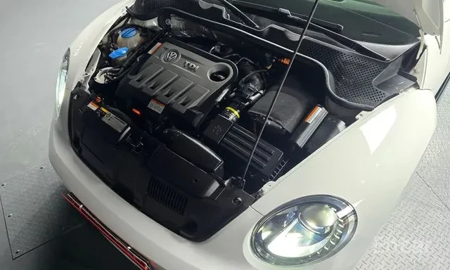 VW Beetle 2.0 TDI Premium* Люк* Подгрев, снимка 6 - Автомобили и джипове - 56688032