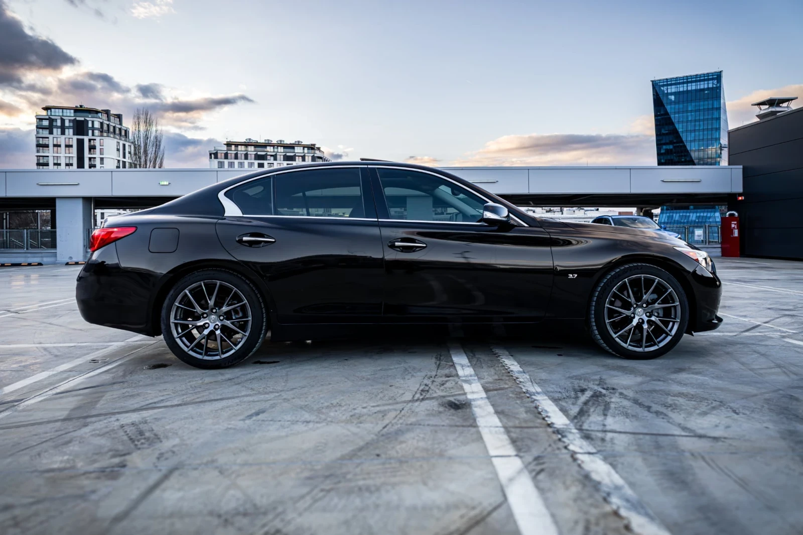 Infiniti Q50 3.7 RWD, снимка 2 - Автомобили и джипове - 53515976