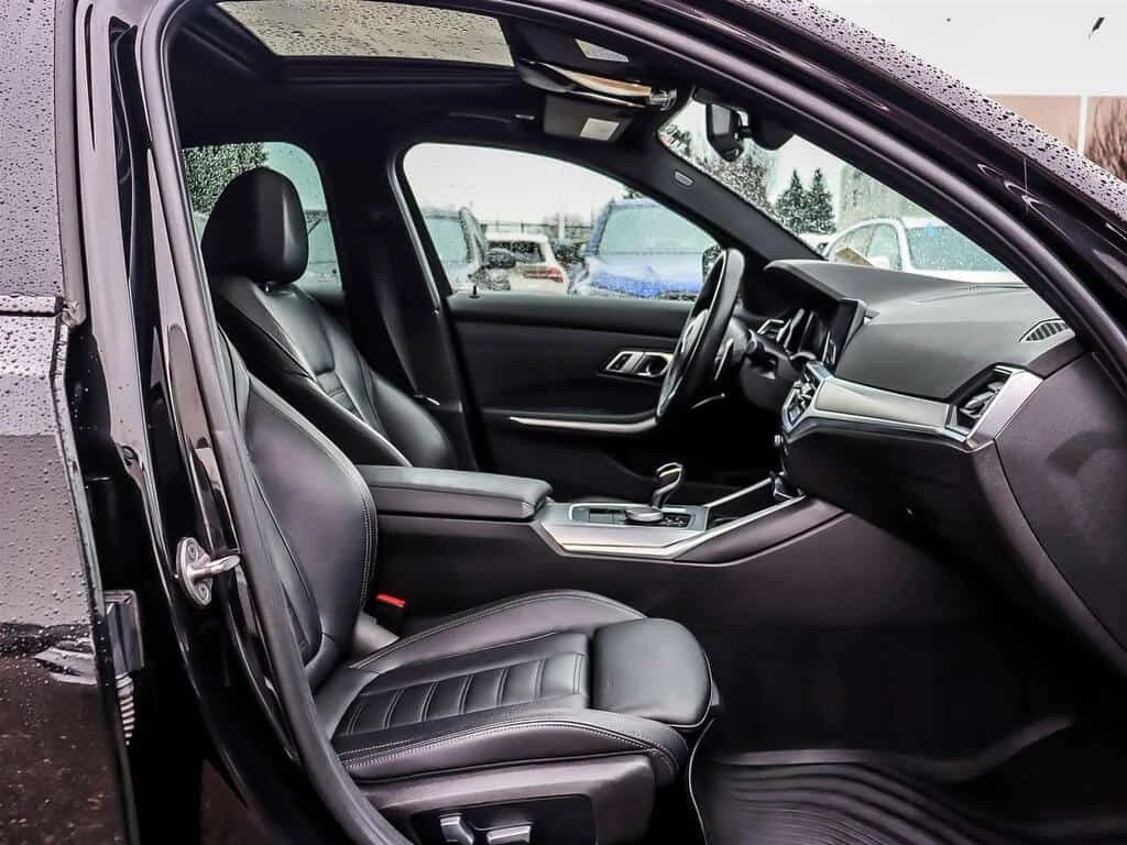 BMW 330 xDrive Sedan (5R79)  CARFAX, снимка 13 - Автомобили и джипове - 54030922