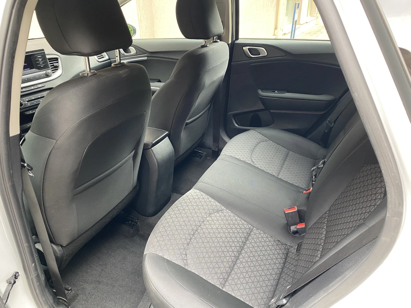 Kia Ceed 1.5 T-GDI/ 160кс./ Fresh/ SW, снимка 12 - Автомобили и джипове - 54401254