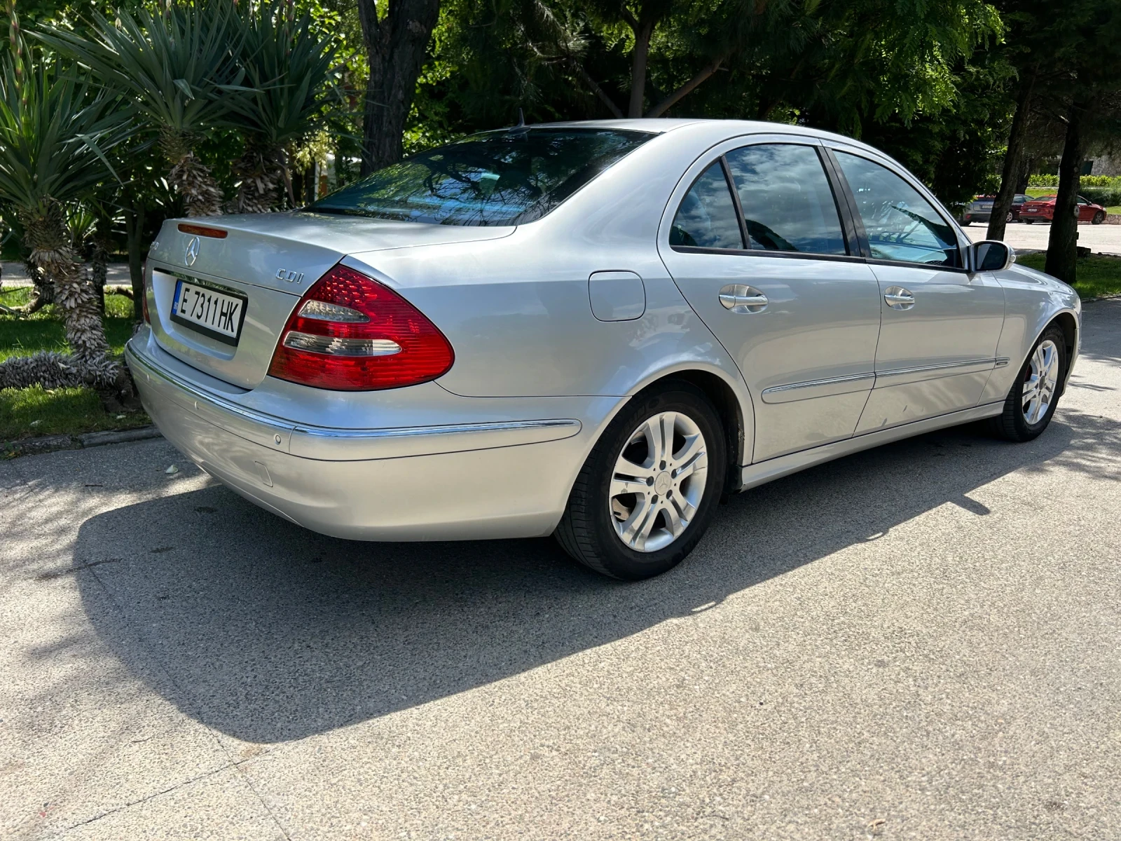 Mercedes-Benz E 220 CDI Avantgarde , снимка 14 - Автомобили и джипове - 54778898