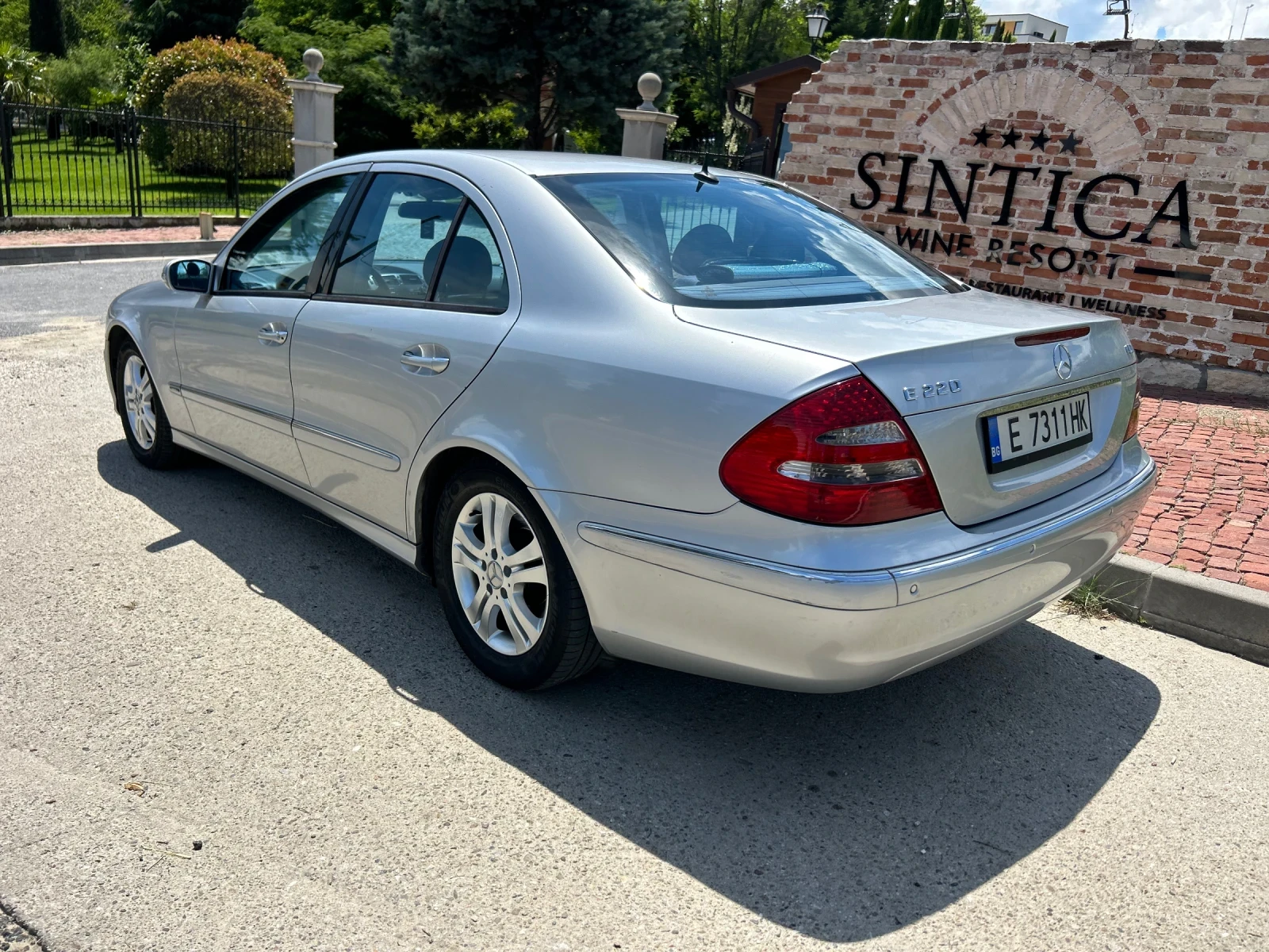 Mercedes-Benz E 220 CDI Avantgarde , снимка 15 - Автомобили и джипове - 54778898