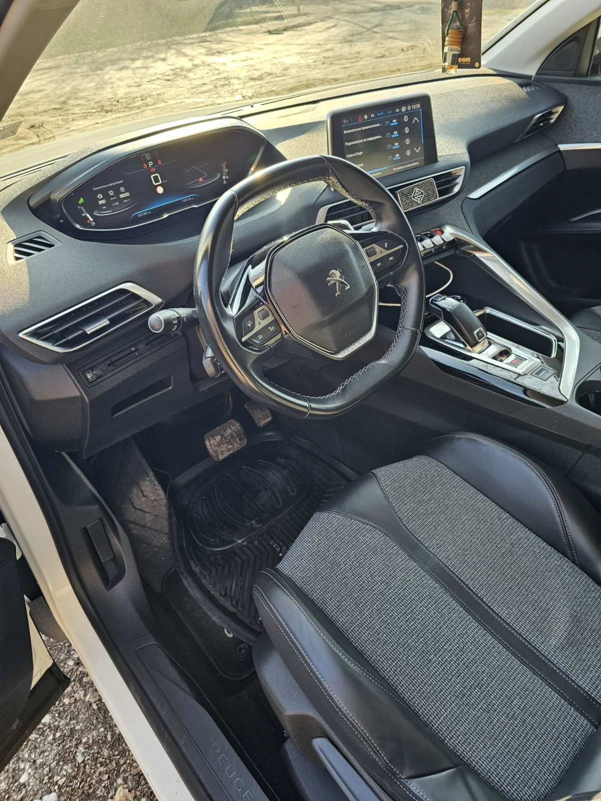 Peugeot 3008 1.2 PureTech 130 EAT6, снимка 4 - Автомобили и джипове - 54825825