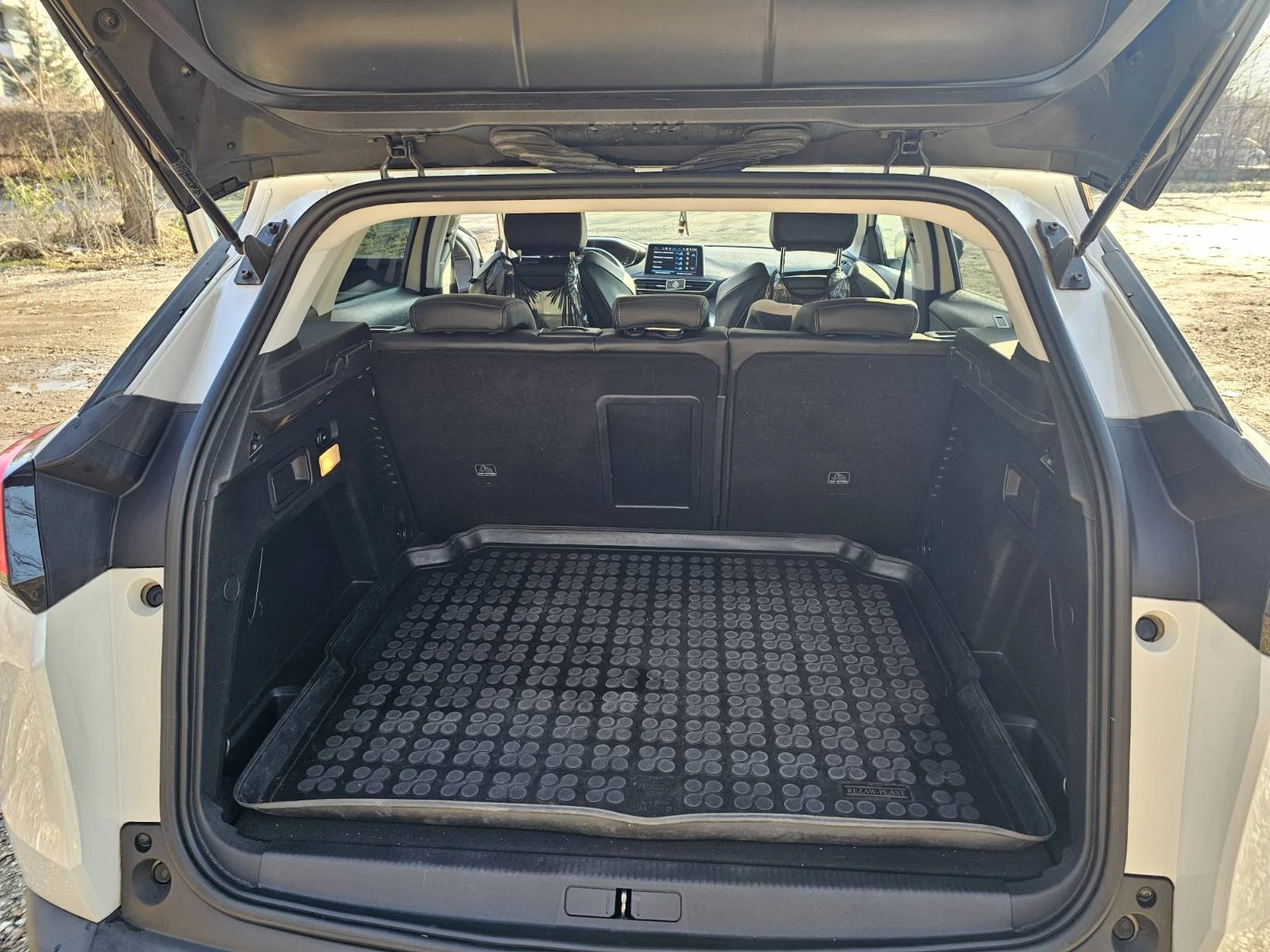 Peugeot 3008 1.2 PureTech 130 EAT6, снимка 9 - Автомобили и джипове - 54825825