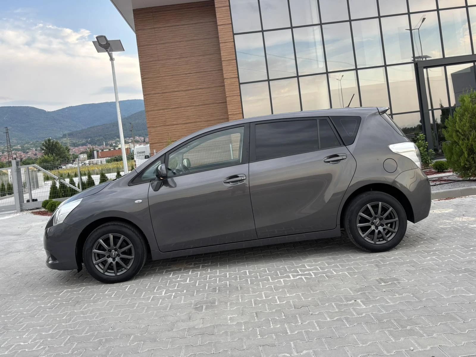 Toyota Verso 2.0D4d/126кс/Facelift/7-Местна/Евро5, снимка 5 - Автомобили и джипове - 55327415