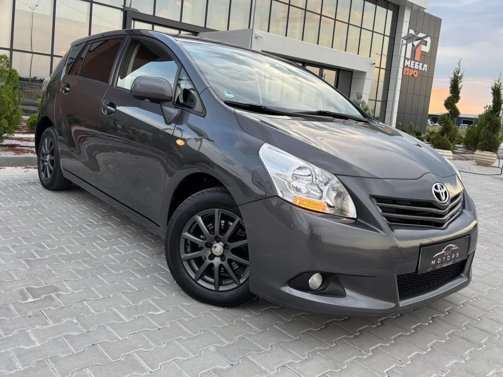 Toyota Verso 2.0D4d/126кс/Facelift/7-Местна/Евро5, снимка 2 - Автомобили и джипове - 55327415