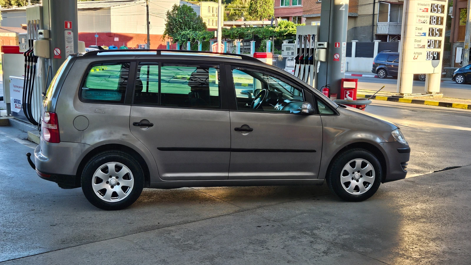 VW Touran 2.0 GAZ/ NAVIG/KLIMATIK, снимка 6 - Автомобили и джипове - 55471240