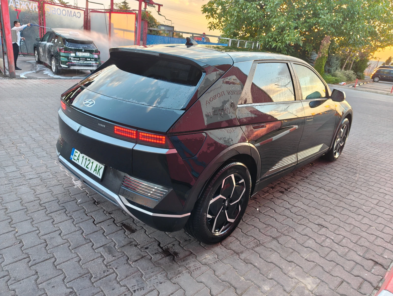 Hyundai Ioniq 5 77.7KWh* V2L* PREMIUM LINE* LED* Термопомп* CONECT, снимка 4 - Автомобили и джипове - 56064256