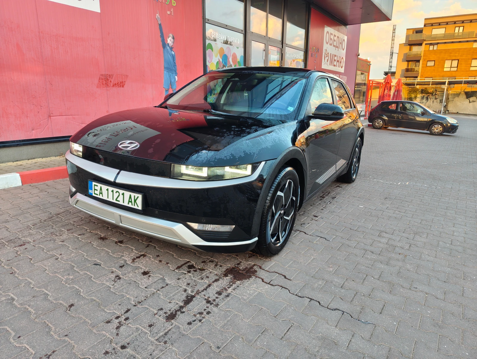 Hyundai Ioniq 5 77.7KWh* V2L* PREMIUM LINE* LED* Термопомп* CONECT, снимка 2 - Автомобили и джипове - 56064256