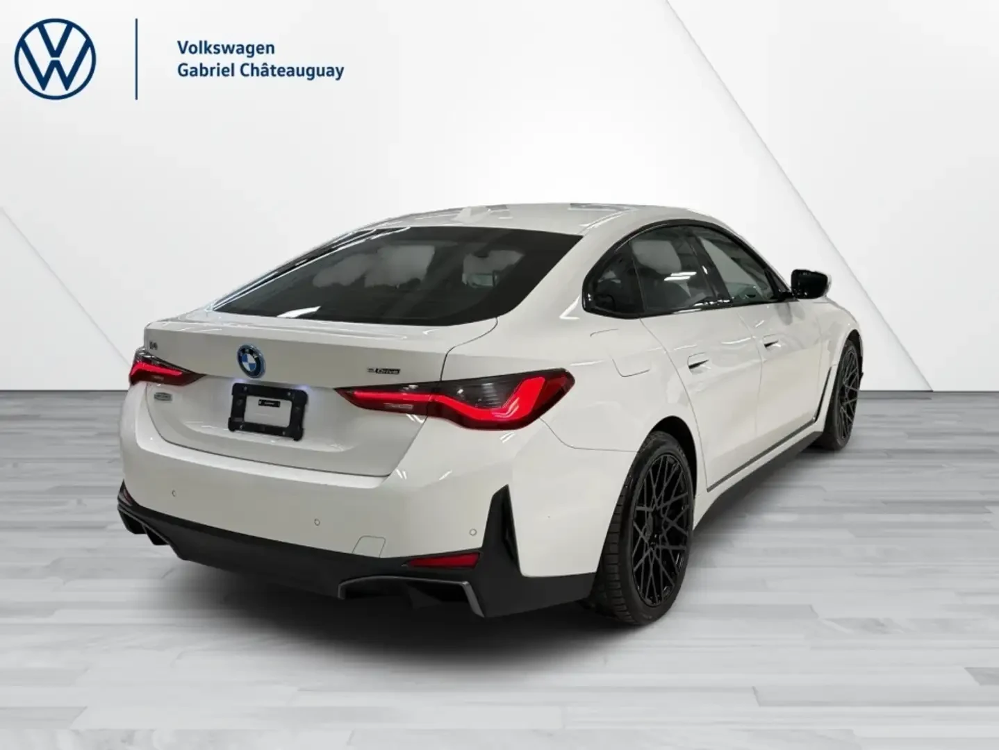 BMW i4 * eDrive35* pano* подгрев* ЛИЗИНГ* , снимка 5 - Автомобили и джипове - 56127146