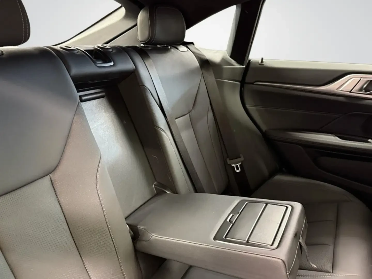 BMW i4 * eDrive35* pano* подгрев* ЛИЗИНГ* , снимка 16 - Автомобили и джипове - 56127146