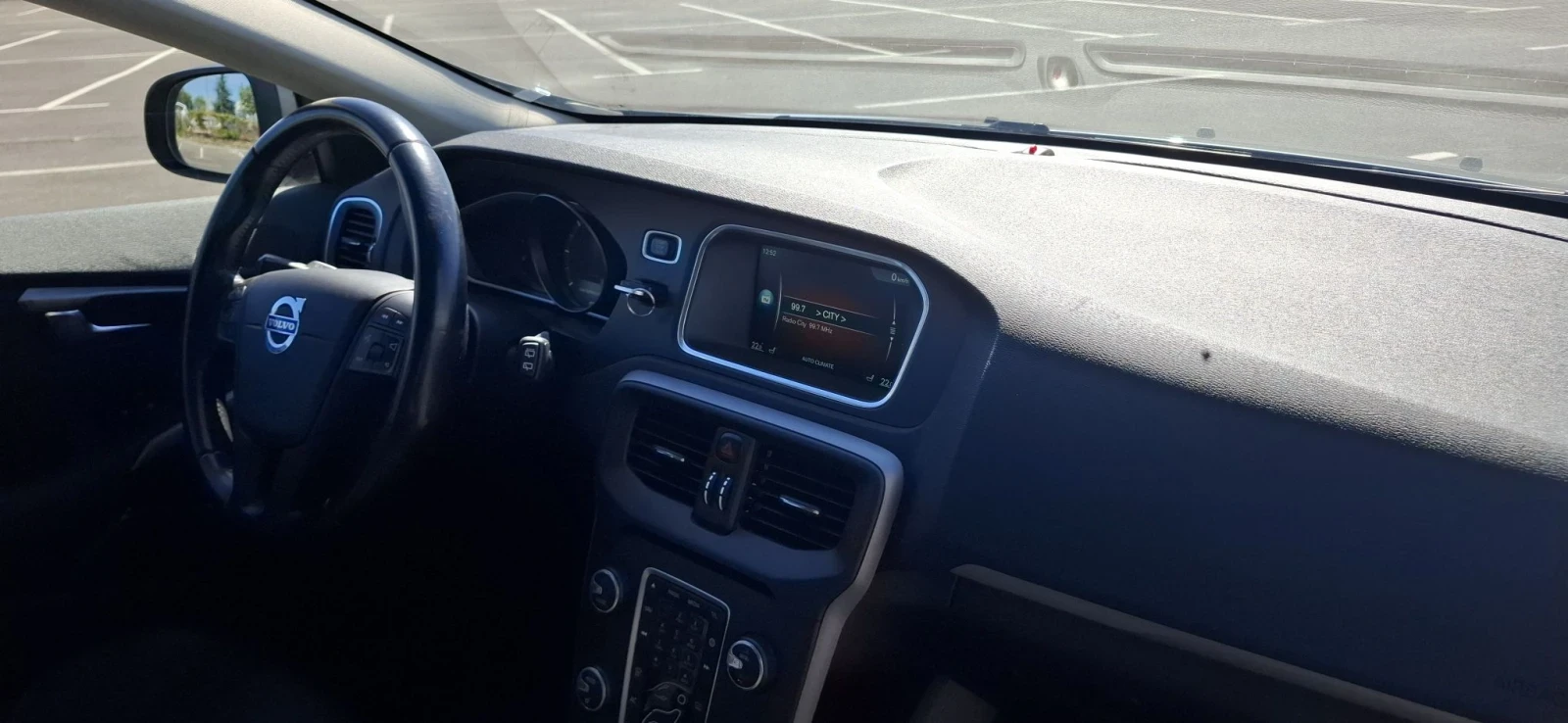 Volvo V40 D4, снимка 15 - Автомобили и джипове - 56251153